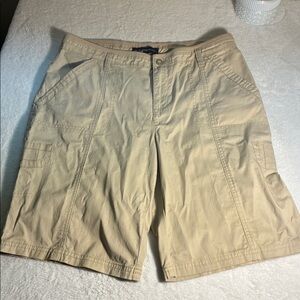 Lee women’s SZ 10Khaki Cargo Shorts - Neutral Tan